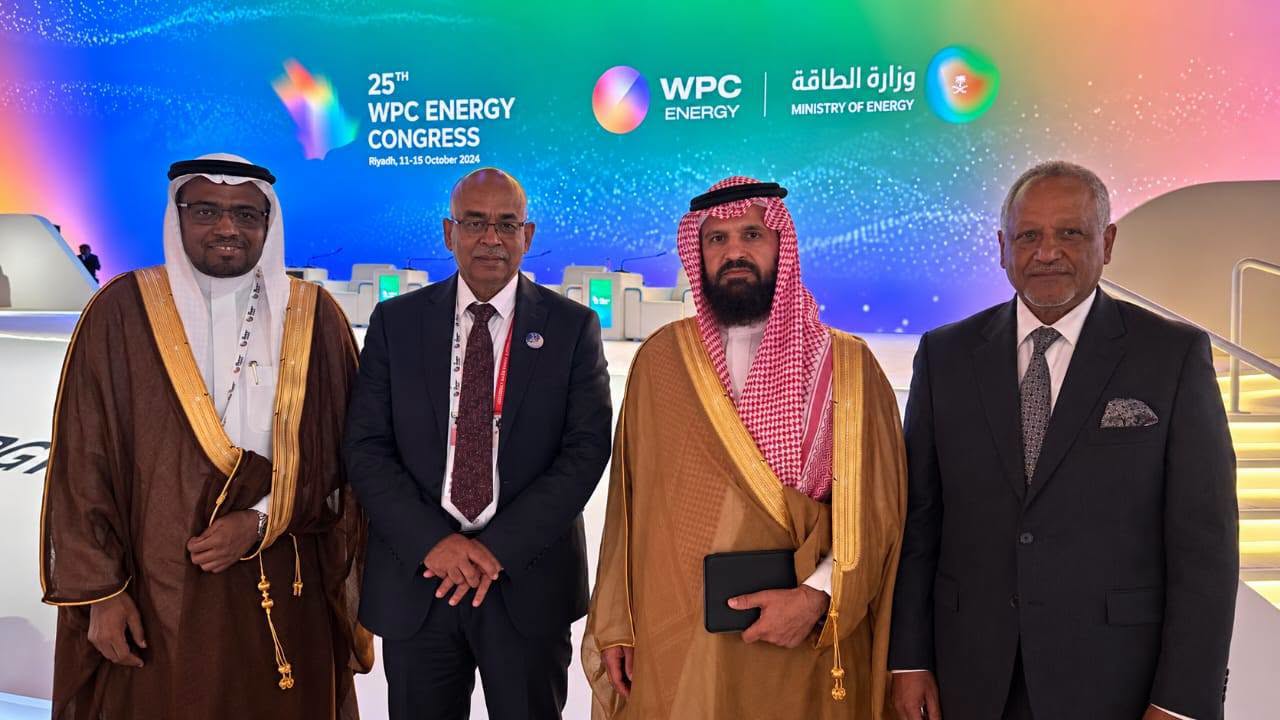 جانب من مباحثات وزير الطاقة السوداني في السعودية