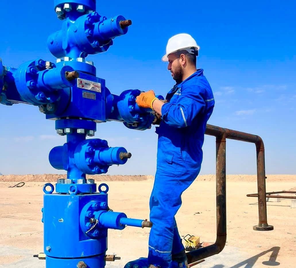 جانب من أعمال حفر البئرين في حقل الناصرية