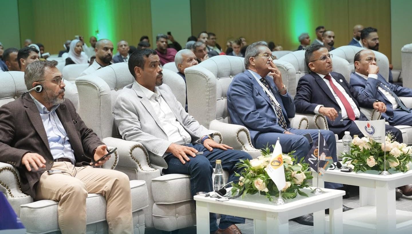 جانب من جلسة حوارية لرئيس المؤسسة الوطنية للنفط ضمن فعاليات مؤتمر ومعرض نوفا 2026