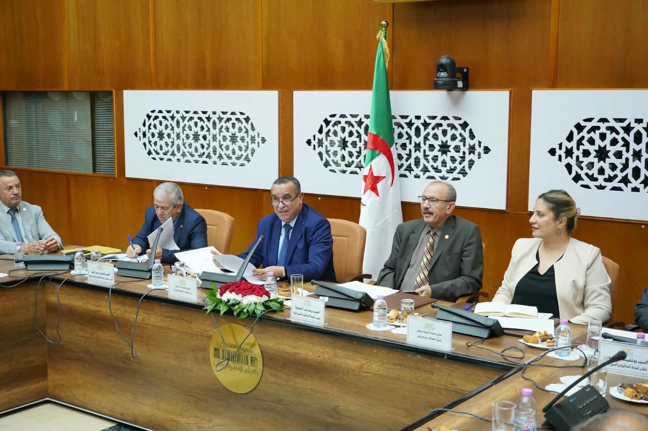 وزير الطاقة والطاقة المتجددة مراد عجال خلال عرضه أمام لجنة المالية والميزانية بالمجلس الشعبي الوطني